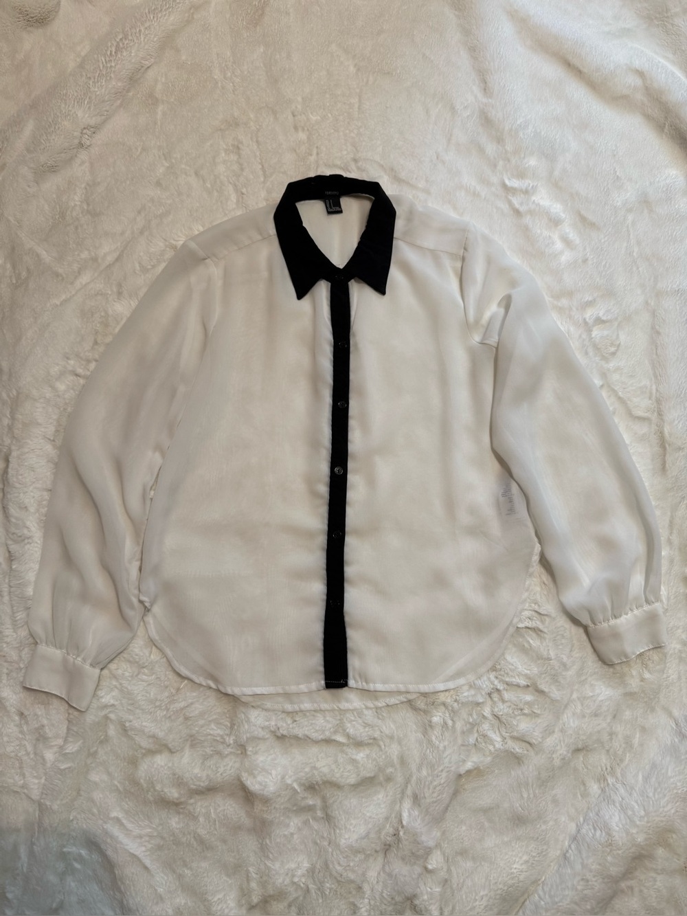 Forever 21 Collar Button-Down Blouse in White and Black